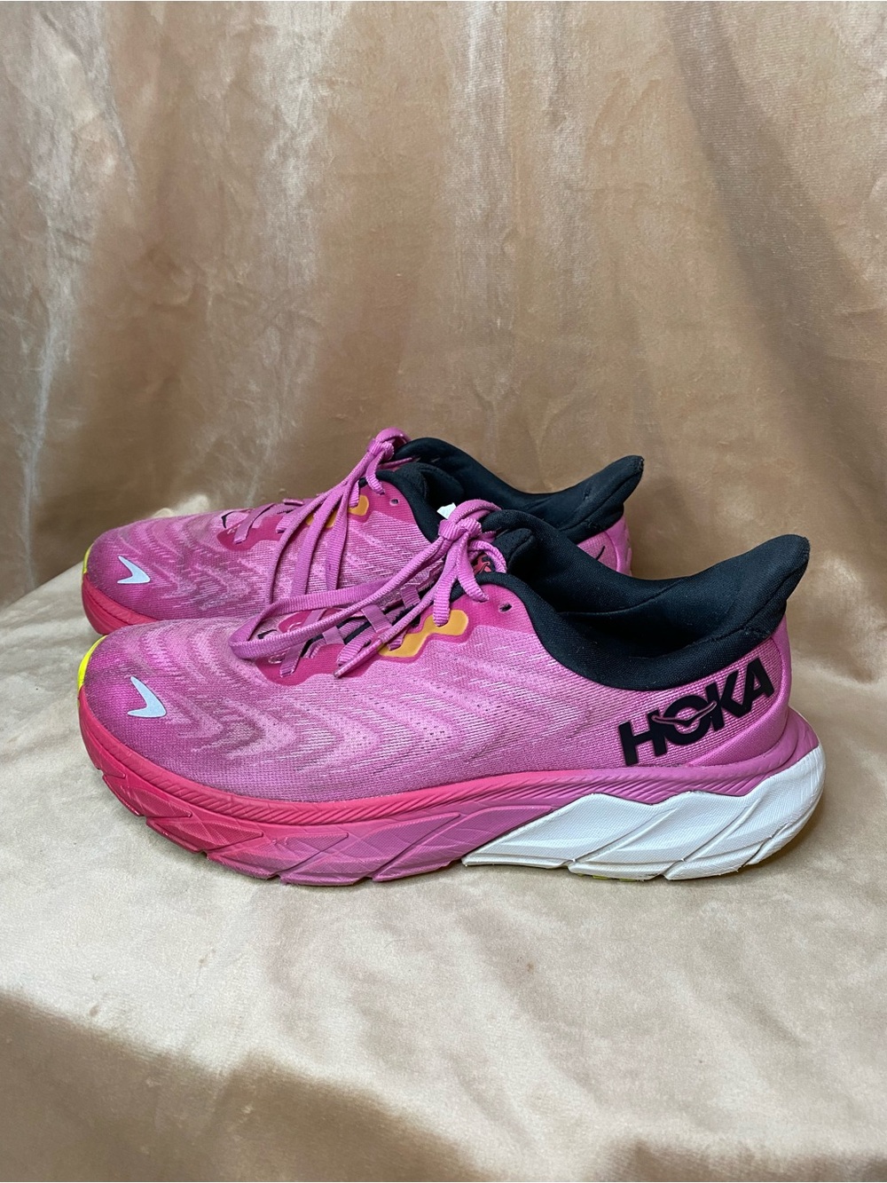 Hoka Arahi 6 Women's Running Shoes Size 7.5B Pink